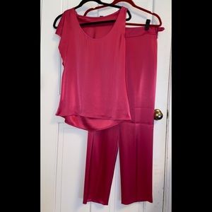 St. John 2 piece satin top and dress pants